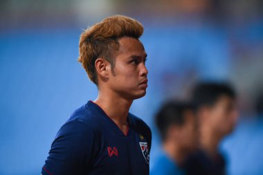 Hanoi-Vietnam-19 Kasım 2019: Fifa Dünya Kupası Katar 2022 'de Vietnam' a karşı Vietnam 'daki Dinh Stadyumu' nda Tayland Bunmatan Oyuncusu Theerathon