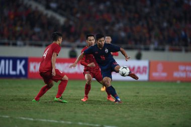 Hanoi-Vietnam-18 Kasım 2019: Tayland 'ın Pithiwat sukjitthammakul Oyuncusu Fifa Dünya Kupası 2022' den önceki resmi eğitim sırasında Vietnam 'a karşı benim dinh stadyumumda