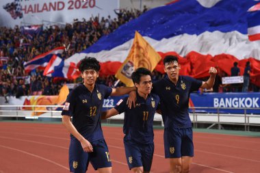 Bangkok-Tayland-11 Ocak 2020: AFC U23 Şampiyonası 2020 'de Tayland ile Avustralya arasındaki Rajamankala Stadyumu' nda oynanan karşılaşmada gol atan Tayland 'lı futbolcu.
