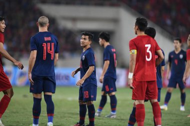 Hanoi-Vietnam-18 Kasım 2019: Chanathip şarkı sözü Tayland 'da oynanan resmi eğitim sırasında Fifa Dünya Kupası Katarı 2022' de Vietnam 'a karşı benim dinh stadyumumda