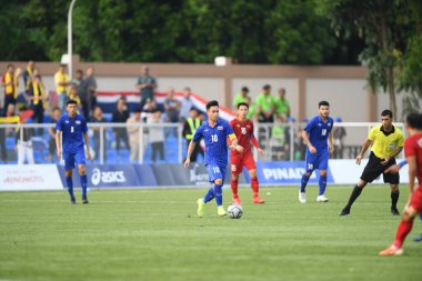 Hanoi-Vietnam-19 Kasım 2019: Fifa Dünya Kupası Katarı sırasında Supachok sarachat oyuncusu Vietnam 'daki Dinh Stadyumumda Vietnam' a karşı