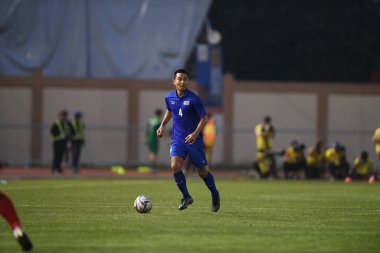 Laguna-Philippine-5 Aralık 2019: Tayland 'ın 4 numaralı oyuncusu SEAGAMES 2019 sırasında Vietnam' a karşı binan futbol stadyumu Philippine 'de oynandı.