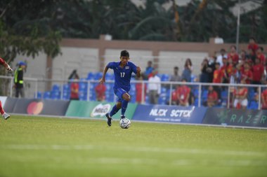 Laguna-Filipin-5 Aralık 2019: Tayland Futbol Stadyumu, Filipin 'de Vietnam' a karşı SEAGAMES 2019 sırasında Suphanat Mueanta # 17 Tayland Oyuncusu