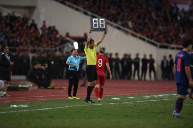 Hanoi-Vietnam-19 Kasım 2019: Fifa Dünya Kupası Katar 2022 'de Vietnam' a karşı Vietnam 'daki Dinh Stadyumu' nda yedek hakem.