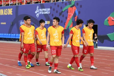 Laguna-Philippine-5 Aralık 2019: SEAGAMES 2019 sırasında Vietnam 'ın oyuncusu Tayland ile Vietnam arasında Filipinler' deki binan futbol stadyumunda oynuyordu.