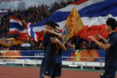 Bangkok-Tayland-11 Ocak 2020: AFC U23 Şampiyonası 2020 'de Tayland ile Avustralya arasındaki Rajamankala Stadyumu' nda oynanan karşılaşmada gol atan Tayland 'lı futbolcu.