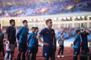 Hanoi-Vietnam-19 Kasım 2019: Fifa Dünya Kupası Katar 2022 'de Vietnam' a karşı Vietnam 'daki Dinh Stadyumu' nda Tayland Bunmatan Oyuncusu Theerathon