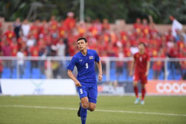 Laguna-Philippine-5 Aralık 2019: Supachai, Tayland Futbol Stadyumu, Filipin 'de Vietnam' a karşı SEAGAMES 2019 sırasında Tayland 'ın 9 numaralı oyuncusu olarak görev yaptı.