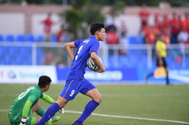 Laguna-Philippine-5 Aralık 2019: Supachai, Tayland Futbol Stadyumu, Filipin 'de Vietnam' a karşı SEAGAMES 2019 sırasında Tayland 'ın 9 numaralı oyuncusu olarak görev yaptı.