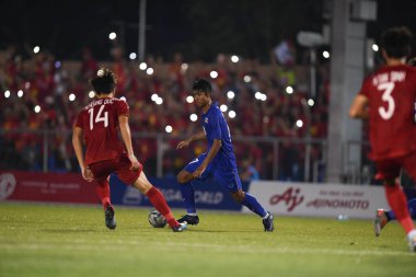 Laguna-Filipin-5 Aralık 2019: Tayland Futbol Stadyumu, Filipin 'de Vietnam' a karşı SEAGAMES 2019 sırasında Suphanat Mueanta # 17 Tayland Oyuncusu
