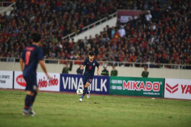 Hanoi-Vietnam-18 Kasım 2019: Tayland 'ın Tanaboon Kesarat Oyuncusu Fifa Dünya Kupası 2022' den önceki resmi eğitim sırasında Vietnam 'a karşı benim dinh stadyumumda