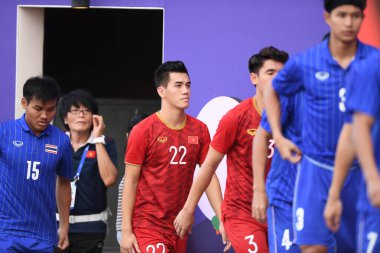 Laguna-Philippine-5 Aralık 2019: Nguyen tien linh # 22 Vietnamlı SEAGAMES 2019 sırasındaki SEAGAMES 2019 karşılaşmasında Vietnam 'a karşı binan futbol stadyumu, philippine