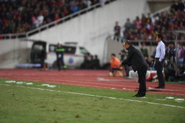 Hanoi-Vietnam-19 Kasım 2019: Fifa Dünya Kupası Katar 2022 'de Vietnam' a karşı Vietnam 'daki Dinh Stadyumumda Park hang seo baş antrenörü