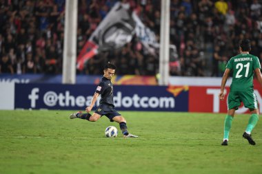 Bangkok-Tayland-14 Ocak 2020: Jaroensak wongkorn # 13 Tayland futbolcusu 2020 yılında Tayland ile Irak arasında Tayland rajamankala Stadyumu, Tayland