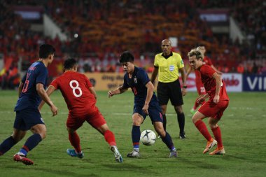 Hanoi-Vietnam-19 Kasım 2019: Eakkanit Panya Tayland Oyuncusu Fifa Dünya Kupası Katarı 2022 'de Vietnam' a karşı benim dinh stadyumumda