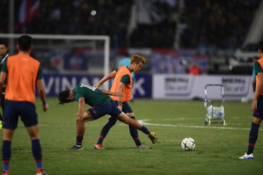 Hanoi-Vietnam-19 Kasım 2019: Fifa Dünya Kupası Katar 2022 'de Vietnam' a karşı Vietnam 'daki Dinh Stadyumu' nda Tayland Bunmatan Oyuncusu Theerathon