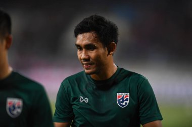 Hanoi-Vietnam-19 Kasım 2019: Fifa Dünya Kupası Katarı sırasında Vietnam 'a karşı Vietnam' daki Dinh Stadyumu 'nda Teerasil dangda Player of thailand