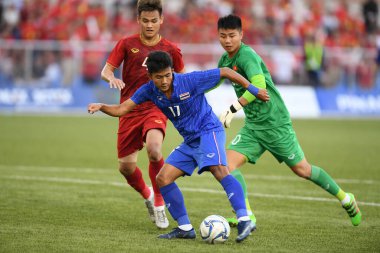 Laguna-Filipin-5 Aralık 2019: Tayland Futbol Stadyumu, Filipin 'de Vietnam' a karşı SEAGAMES 2019 sırasında Suphanat Mueanta # 17 Tayland Oyuncusu