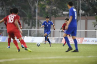 Laguna-Filipin-5 Aralık 2019: Thitathorn auksornsri # 3 Tayland futbolcusu SEAGAMES 2019 sırasında Vietnam 'a karşı binan futbol stadyumu Philippine