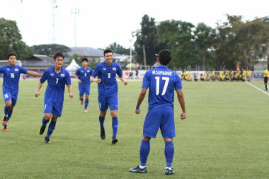Laguna-Filipin-5 Aralık 2019: Tayland Futbol Stadyumu, Filipin 'de Vietnam' a karşı SEAGAMES 2019 sırasında Suphanat Mueanta # 17 Tayland Oyuncusu