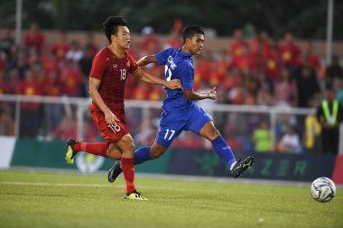 Laguna-Filipin-5 Aralık 2019: Tayland Futbol Stadyumu, Filipin 'de Vietnam' a karşı SEAGAMES 2019 sırasında Suphanat Mueanta # 17 Tayland Oyuncusu