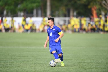 Hanoi-Vietnam-19 Kasım 2019: Fifa Dünya Kupası Katarı sırasında Supachok sarachat oyuncusu Vietnam 'daki Dinh Stadyumumda Vietnam' a karşı