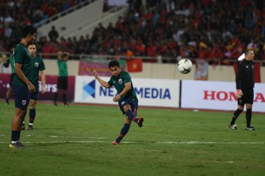 Hanoi-Vietnam-19 Kasım 2019: Chanathip şarkı sözü yazarı Tayland 'da Fifa Dünya Kupası Katarı 2022' de Vietnam 'a karşı benim dinh stadyumumda
