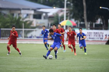 Laguna-Filipin-5 Aralık 2019: Tayland Futbol Stadyumu, Filipin 'de Vietnam' a karşı SEAGAMES 2019 sırasında Suphanat Mueanta # 17 Tayland Oyuncusu