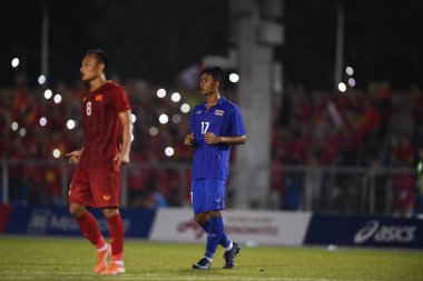 Laguna-Filipin-5 Aralık 2019: Tayland Futbol Stadyumu, Filipin 'de Vietnam' a karşı SEAGAMES 2019 sırasında Suphanat Mueanta # 17 Tayland Oyuncusu