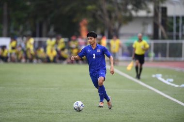 Laguna-Filipin-5 Aralık 2019: Thitathorn auksornsri # 3 Tayland futbolcusu SEAGAMES 2019 sırasında Vietnam 'a karşı binan futbol stadyumu Philippine