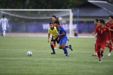 Laguna-Filipin-5 Aralık 2019: Tayland Futbol Stadyumu, Filipin 'de Vietnam' a karşı SEAGAMES 2019 sırasında Suphanat Mueanta # 17 Tayland Oyuncusu