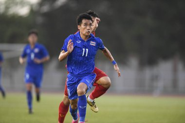 Laguna-Filipin-5 Aralık 2019: Anon amornlertsak # 11 Tayland futbolcusu SEAGAMES 2019 sırasında Vietnam 'a karşı binan futbol stadyumu, philippine