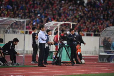 Hanoi-Vietnam-19 Kasım 2019: Akira nishino Tayland futbolcusu Fifa Dünya Kupası Katarı 2022 'de Vietnam' a karşı benim dinh stadyumumda