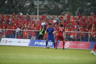 Laguna-Filipin-5 Aralık 2019: Thitathorn auksornsri # 3 Tayland futbolcusu SEAGAMES 2019 sırasında Vietnam 'a karşı binan futbol stadyumu Philippine