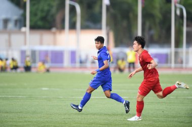 Laguna-Filipin-5 Aralık 2019: Tayland Futbol Stadyumu, Filipin 'de Vietnam' a karşı SEAGAMES 2019 sırasında Suphanat Mueanta # 17 Tayland Oyuncusu