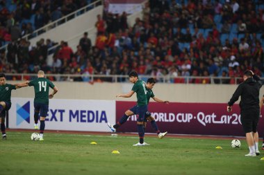 Hanoi-Vietnam-18 Kasım 2019: Tayland 'ın Tanaboon Kesarat Oyuncusu Fifa Dünya Kupası 2022' den önceki resmi eğitim sırasında Vietnam 'a karşı benim dinh stadyumumda