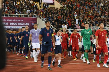 Hanoi-Vietnam-19 Kasım 2019: Fifa Dünya Kupası Katarı sırasında Vietnam 'a karşı Vietnam' daki Dinh Stadyumu 'nda Teerasil dangda Player of thailand