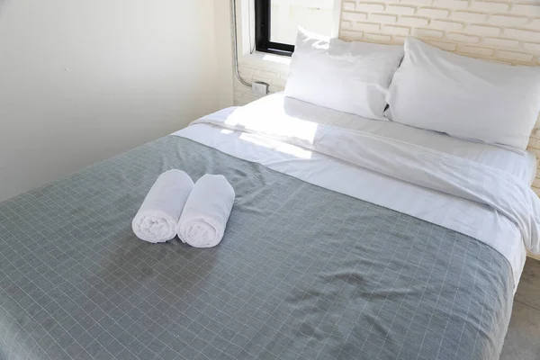 Чисті Рушники Ліжку Готельному Номері — стокове фото