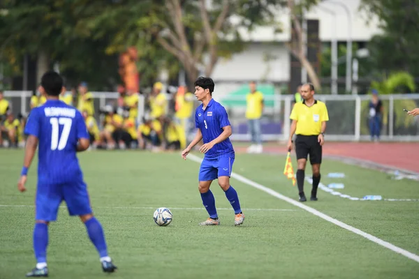 Laguna-Filipin-5 Aralık 2019: Thitathorn auksornsri # 3 Tayland futbolcusu SEAGAMES 2019 sırasında Vietnam 'a karşı binan futbol stadyumu Philippine