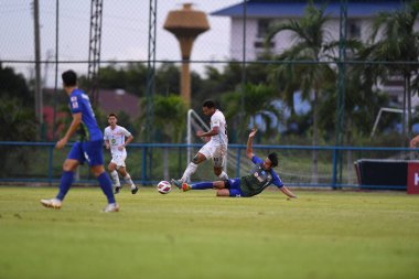 Bangkok, Tayland-11 SEPTEMBER 2021: JEFFREN # 80 Lumphun savaşçısı 2021 sırasındaki gümrük ladkrabang ile Ladkrabang54 Stadyumu, Tayland 'daki lumphun savaşçılarına karşı savaşıyor.
