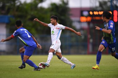 Bangkok, Tayland-11 SEPTEMBER 2021: JEFFREN # 80 Lumphun savaşçısı 2021 sırasındaki gümrük ladkrabang ile Ladkrabang54 Stadyumu, Tayland 'daki lumphun savaşçılarına karşı savaşıyor.