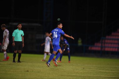 Bangkok-thailand-11SEP2021-ADISAK KANU # 14 Gümrük Oyuncusu ladkrabang 2021 'de Lagrabang54 Stadyumu' ndaki lumphun savaşçısına karşı gümrük ladkrabang 2021 'de bir araya geldi.