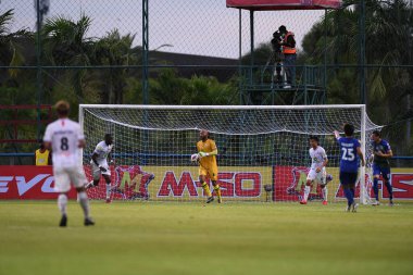 Bangkok-thailand-11SEP2021: SAMUEL POR CUNNINGHAM # 81 lumphun savaşçısı 2021 yılında gümrük ladkrabang 'ı ile ladkrabang54 stadyumu, Tayland' da lumphun savaşçılarına karşı savaşıyor.