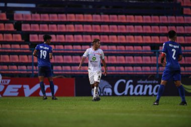 Bangkok-thailand-11SEP2021: AKARAPONG PUMWISAT # 8 Lumphun savaşçısı 2021 sırasındaki gümrük ladkrabang ile ladkrabang54 stadyumu, Tayland 'da lumphun savaşçılarına karşı savaşıyor