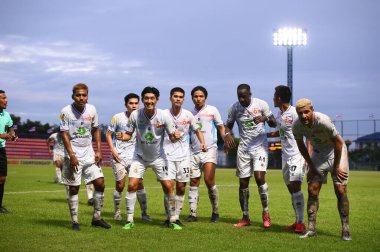 Bangkok-thailand-11-SEP-2021-Lumphun savaşçısı 2021 'de gümrük mührü ladkrabang ile ladkrabang54 stadyumunda lumphun savaşçısına karşı savaşıyor.