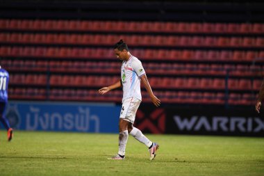 Bangkok-thailand-11-SEP-2021-RONNACHAI RANGSIYO # 14 Lumphun savaşçısı 2021 'de gümrük ladkrabang' ı Leprig54 stadyumunda lumphun savaşçısına karşı savaşıyor.