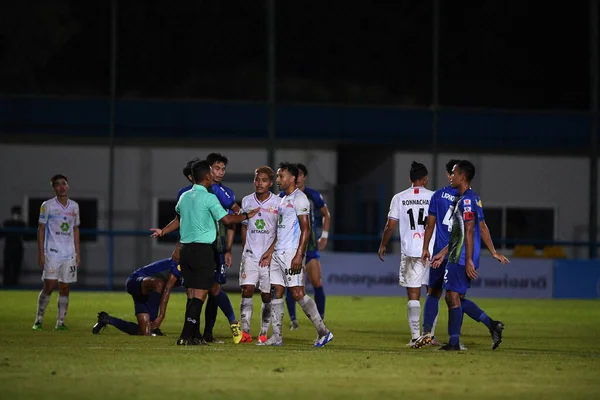 Bangkok-thailand-11-SEP-2021-Lumphun savaşçısı 2021 'de gümrük mührü ladkrabang ile ladkrabang54 stadyumunda lumphun savaşçısına karşı savaşıyor.