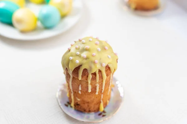 Sarı Paskalya pastası. Bahar sezonu. Ortodoks geleneği. 
