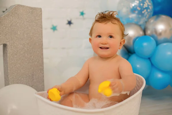 Feliz Bebê Rindo Tomando Banho Jogando — Fotografia de Stock