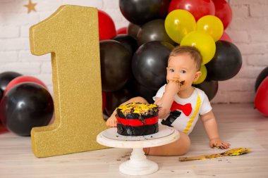 Önce çocuk kaza yaptı.